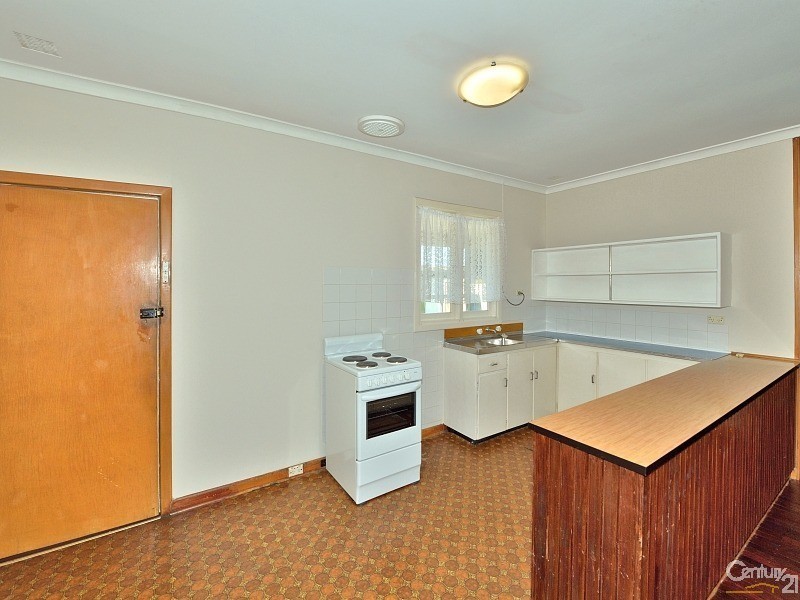 34 Kitchener Street, Dudley Park WA 6210