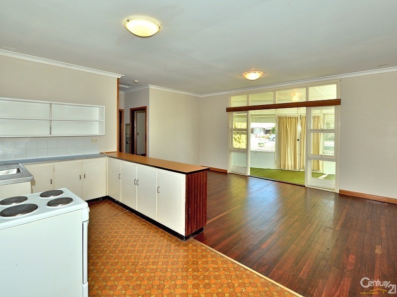 34 Kitchener Street, Dudley Park WA 6210