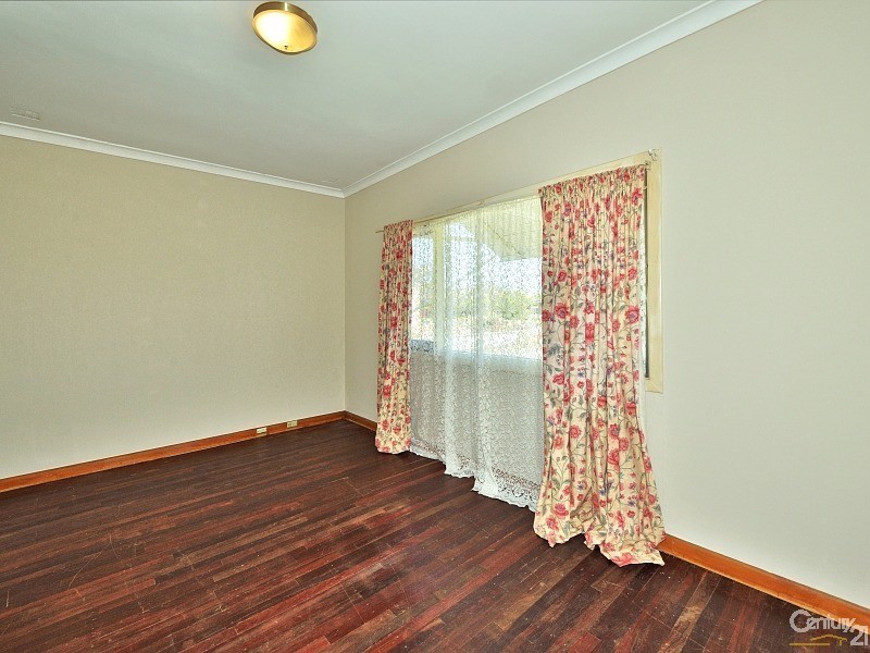 34 Kitchener Street, Dudley Park WA 6210