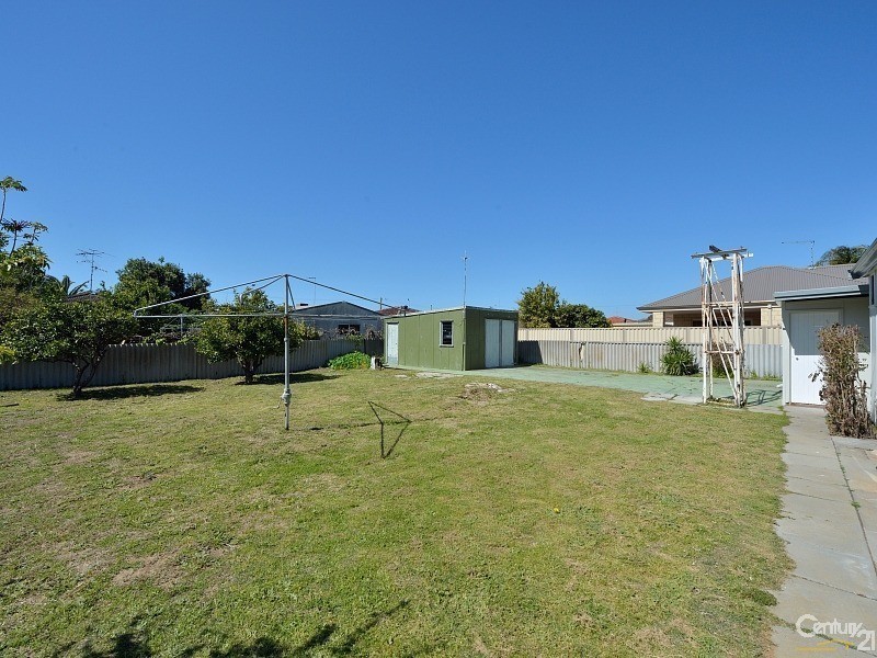 34 Kitchener Street, Dudley Park WA 6210