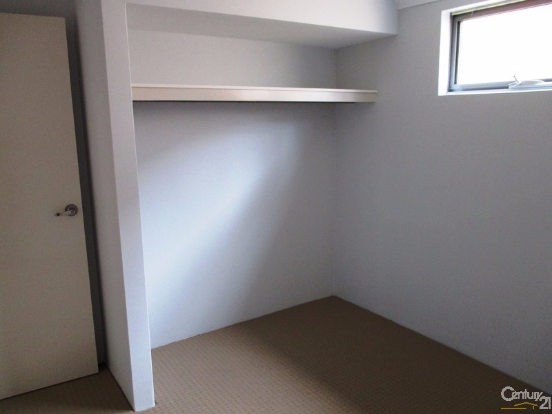 199 Lake Valley Drive, Lakelands WA 6180