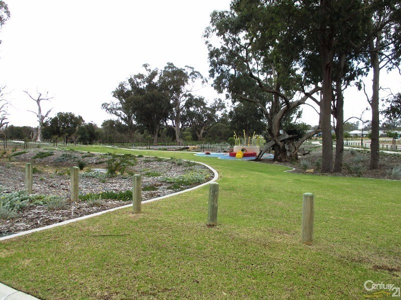 199 Lake Valley Drive, Lakelands WA 6180