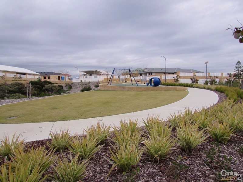 3 Tamarind Lane, Halls Head WA 6210