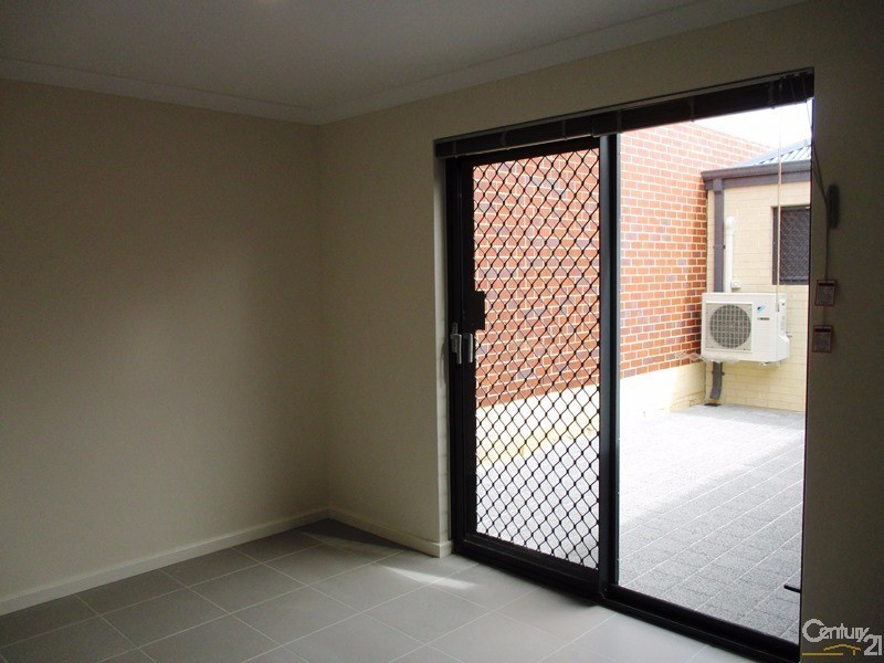 3 Tamarind Lane, Halls Head WA 6210