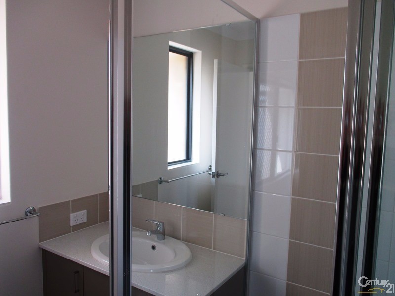 3 Tamarind Lane, Halls Head WA 6210