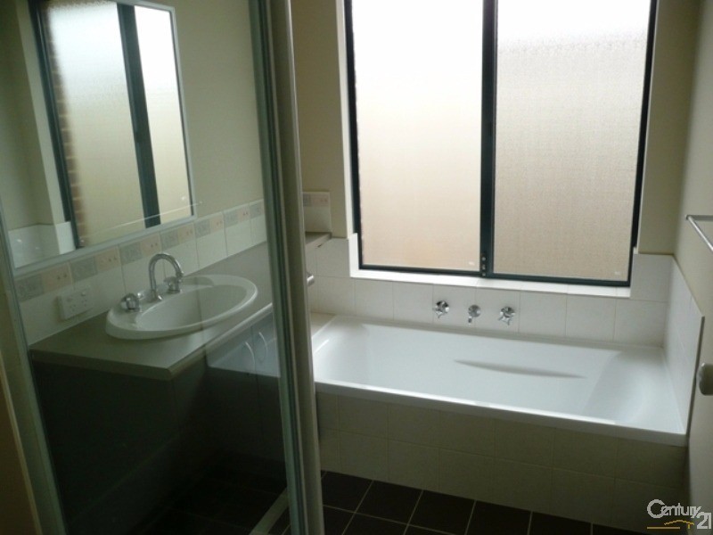 10 Pingle Drive, Greenfields WA 6210