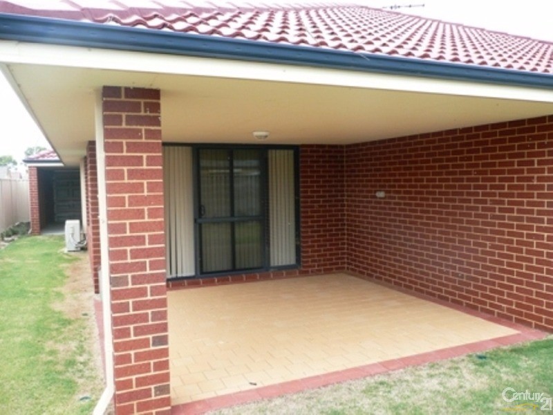 10 Pingle Drive, Greenfields WA 6210