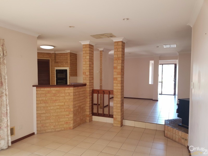 3 Muirfield Court, Halls Head WA 6210