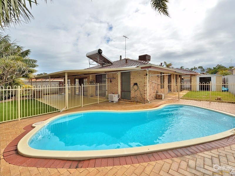 8 Rochester Way, Meadow Springs WA 6210