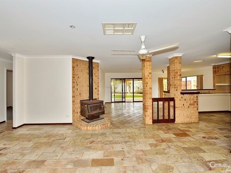 8 Rochester Way, Meadow Springs WA 6210