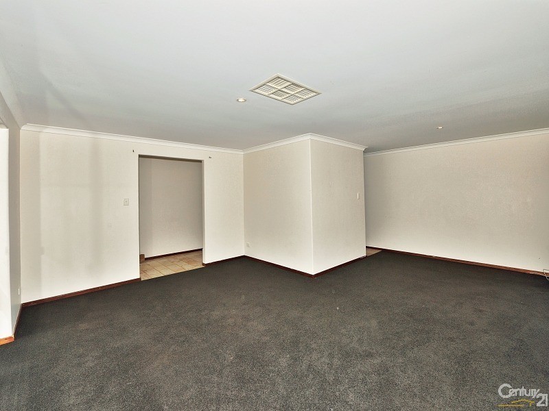 8 Rochester Way, Meadow Springs WA 6210