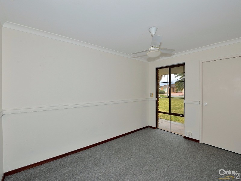 8 Rochester Way, Meadow Springs WA 6210