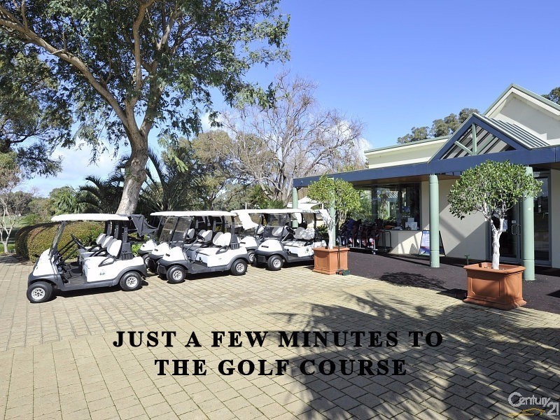 8 Rochester Way, Meadow Springs WA 6210