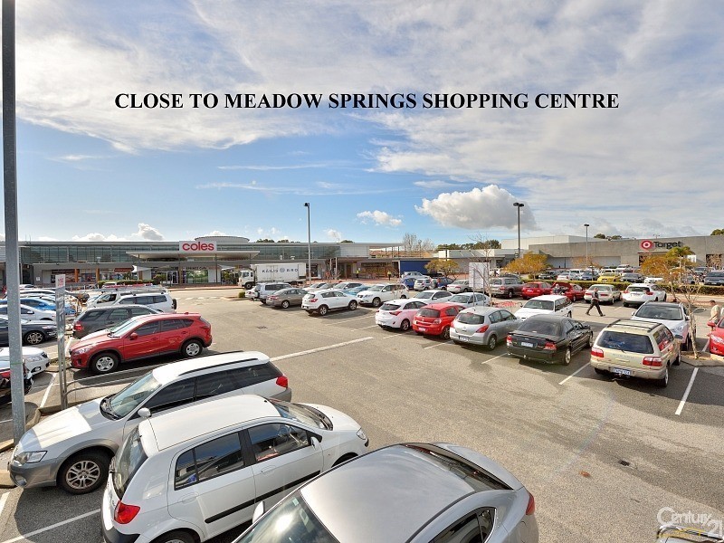 8 Rochester Way, Meadow Springs WA 6210