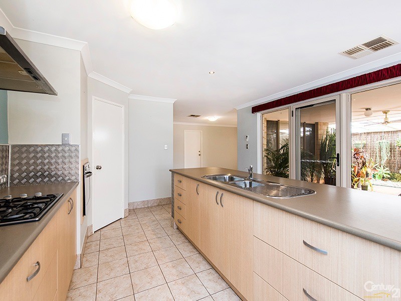 8 Evella Cove, Lakelands WA 6180