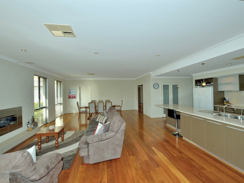 11 Cohen Vista, Lakelands WA 6180