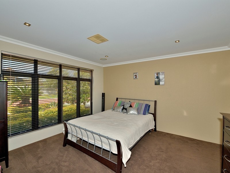 11 Cohen Vista, Lakelands WA 6180