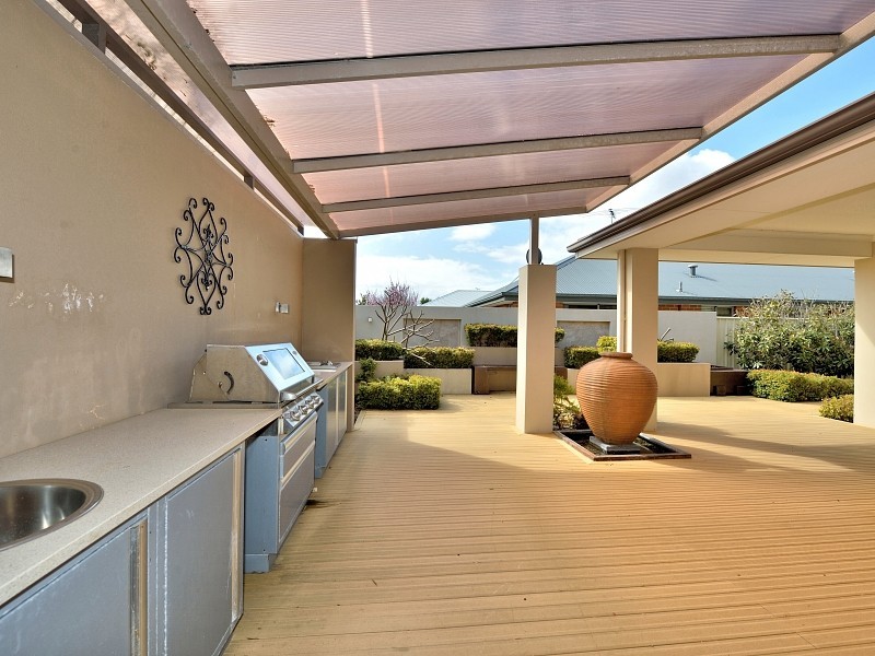 11 Cohen Vista, Lakelands WA 6180