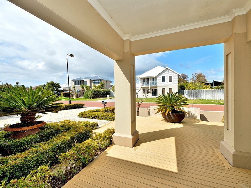 11 Cohen Vista, Lakelands WA 6180