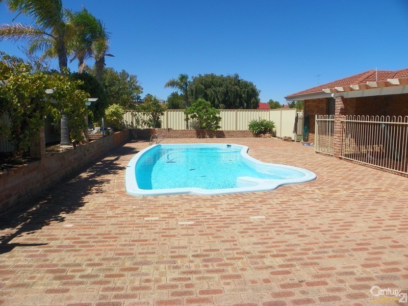 63 Chalmers Avenue, Waikiki WA 6169