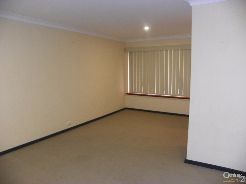 63 Chalmers Avenue, Waikiki WA 6169