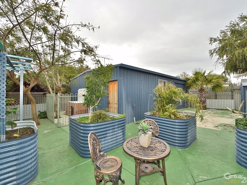 24 Kookerbrook Street, Dudley Park WA 6210