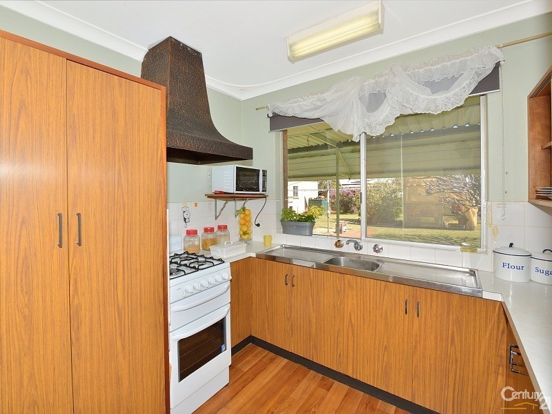 12 Leigh Street, Dudley Park WA 6210