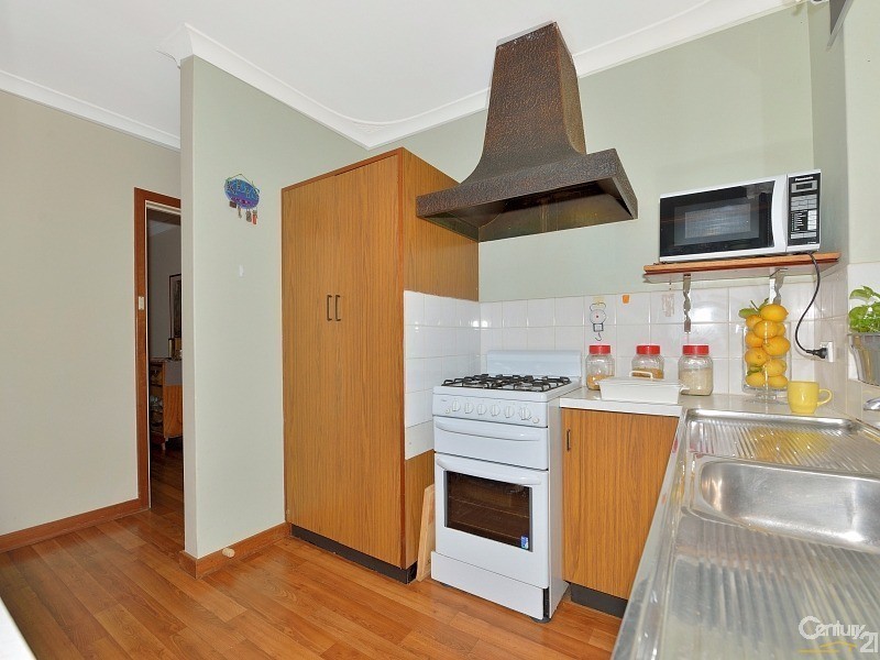 12 Leigh Street, Dudley Park WA 6210