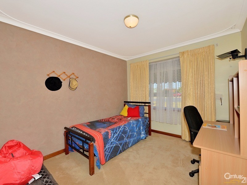 12 Leigh Street, Dudley Park WA 6210