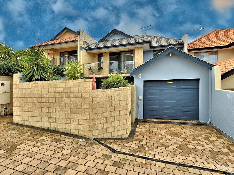 11 Stevenson Street, Dudley Park WA 6210