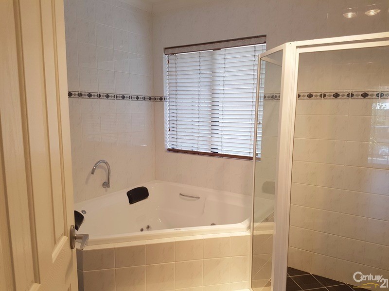 11 Stevenson Street, Dudley Park WA 6210