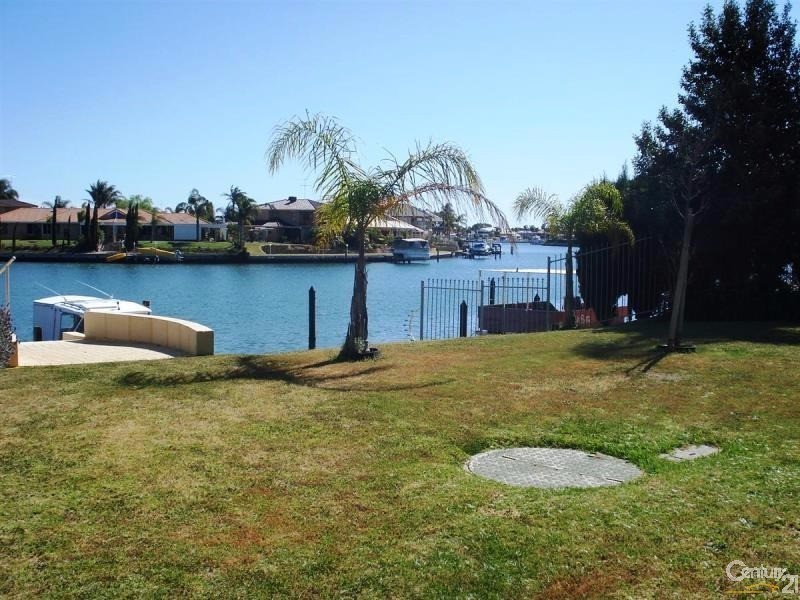 11/1 Waterside Drive, Dudley Park WA 6210