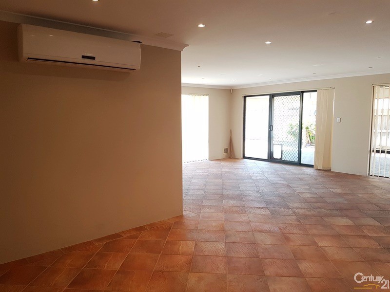 210 Peelwood Parade, Halls Head WA 6210