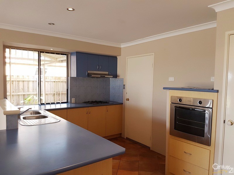 210 Peelwood Parade, Halls Head WA 6210