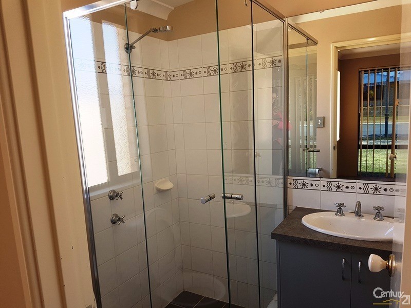 210 Peelwood Parade, Halls Head WA 6210