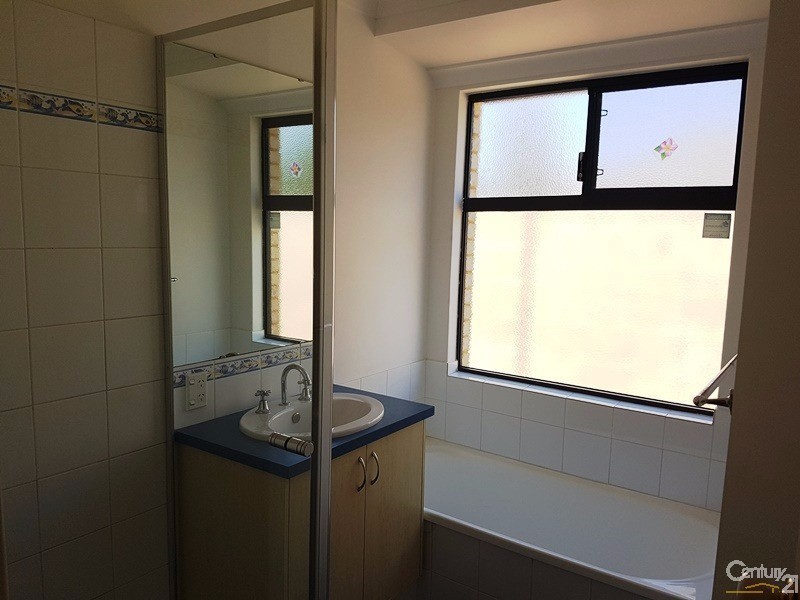 210 Peelwood Parade, Halls Head WA 6210