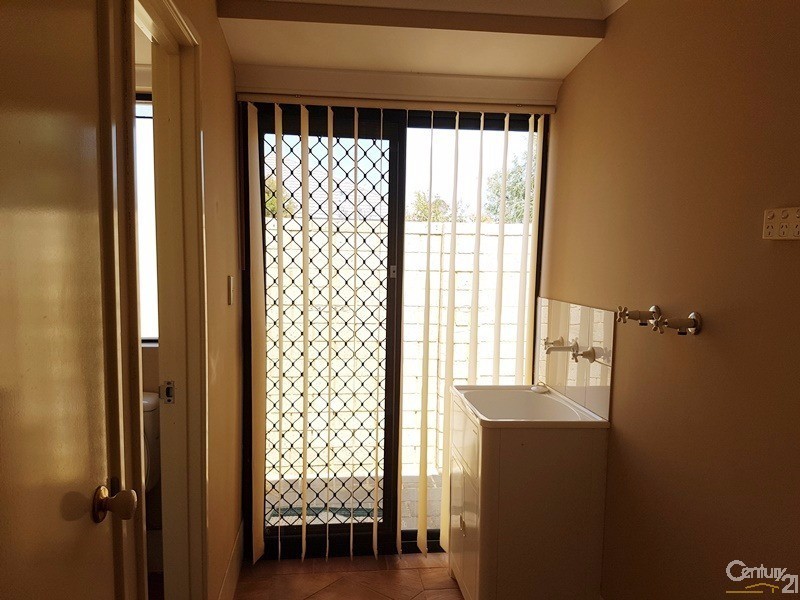 210 Peelwood Parade, Halls Head WA 6210