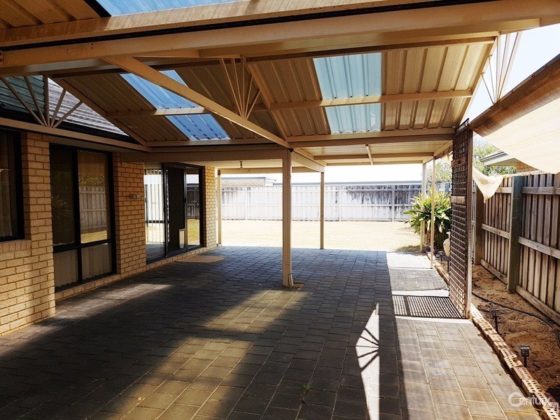 210 Peelwood Parade, Halls Head WA 6210