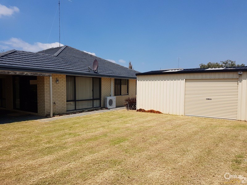 210 Peelwood Parade, Halls Head WA 6210