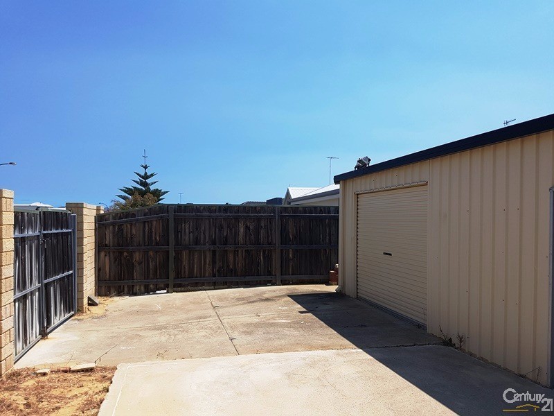 210 Peelwood Parade, Halls Head WA 6210