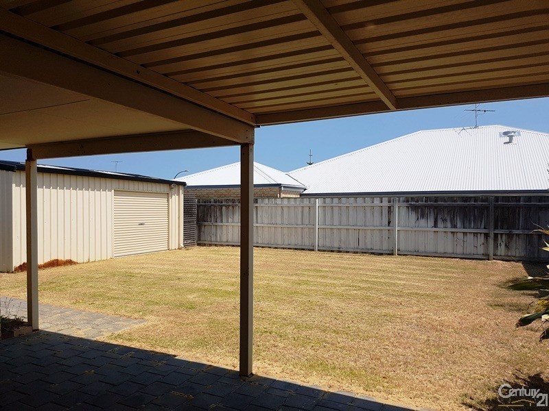 210 Peelwood Parade, Halls Head WA 6210