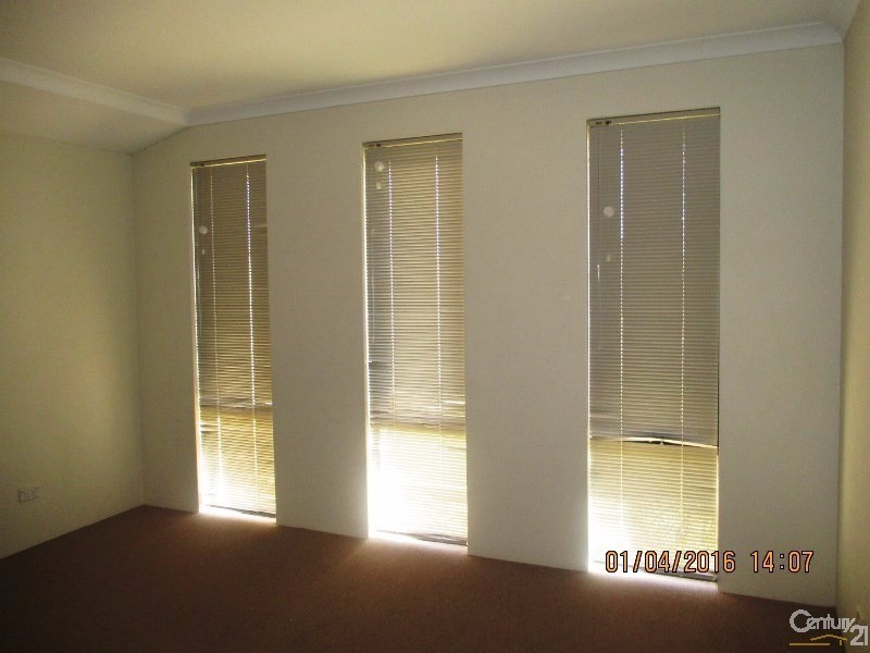 9 Burrill Rest, Lakelands WA 6180