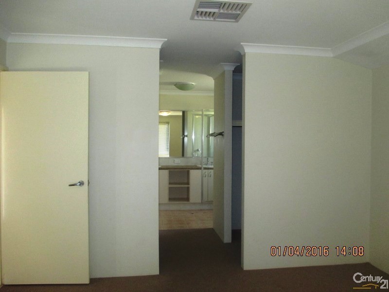 9 Burrill Rest, Lakelands WA 6180