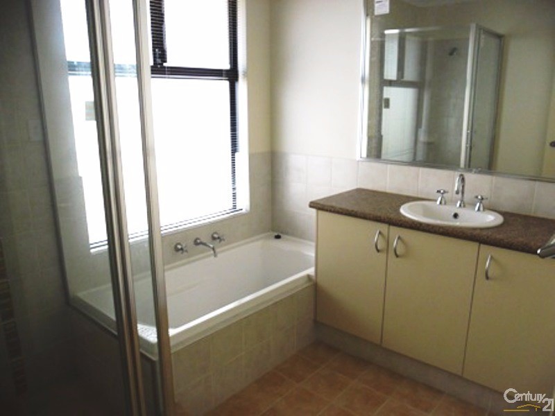 9 Burrill Rest, Lakelands WA 6180