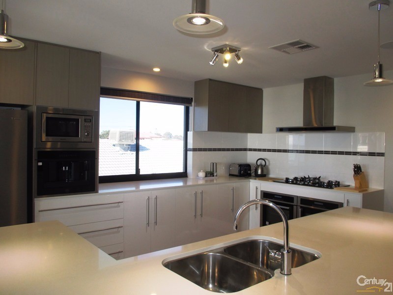 203 Ormsby Terrace, Silver Sands WA 6210