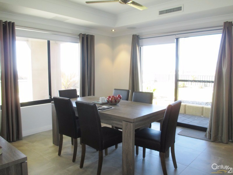 203 Ormsby Terrace, Silver Sands WA 6210