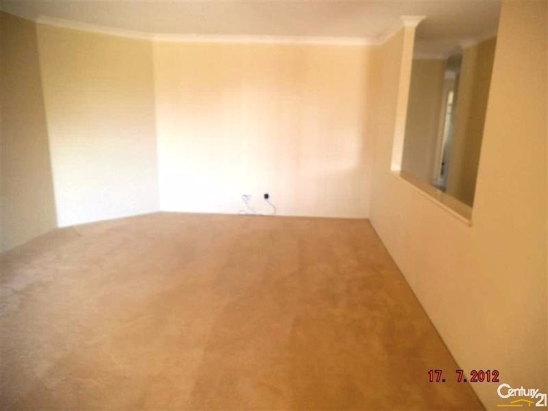 15 Whitegum Pass, Halls Head WA 6210