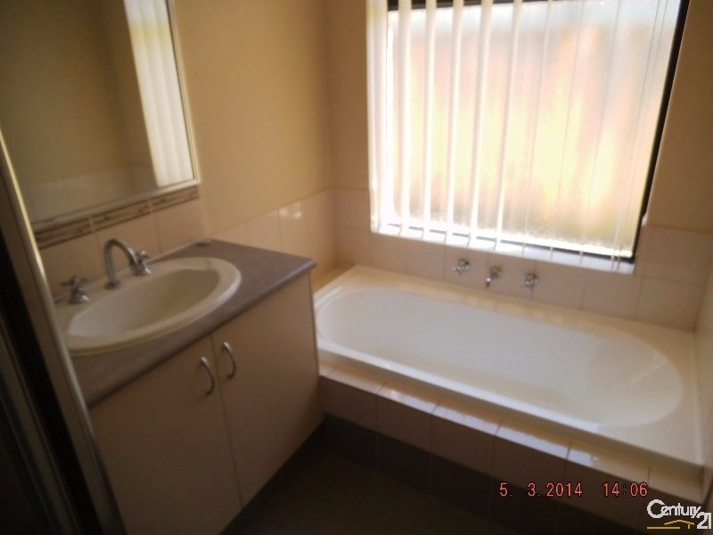 15 Whitegum Pass, Halls Head WA 6210