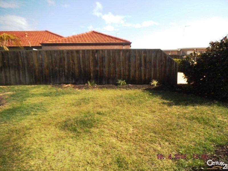 15 Whitegum Pass, Halls Head WA 6210