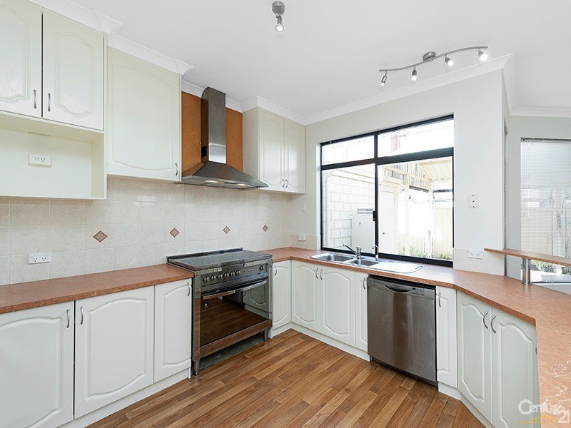 2 Gilmore Street, Madora Bay WA 6210